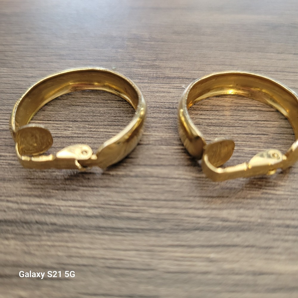 Vintage Gold Tone Wide Hoop Clip On Earrings Polished Classic Jewelry